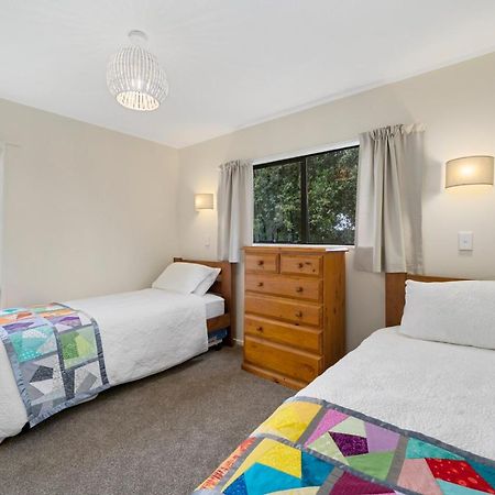 Wharerata - Otaki Beach Holiday Home 외부 사진