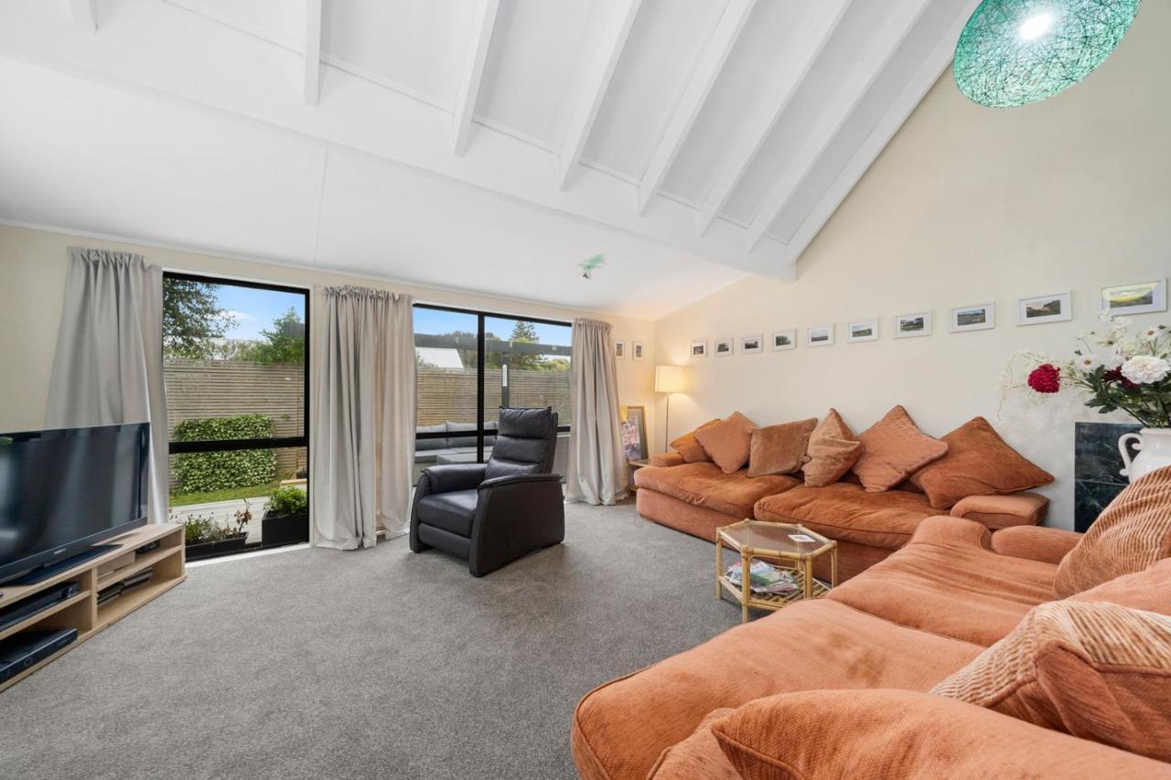 Wharerata - Otaki Beach Holiday Home 외부 사진