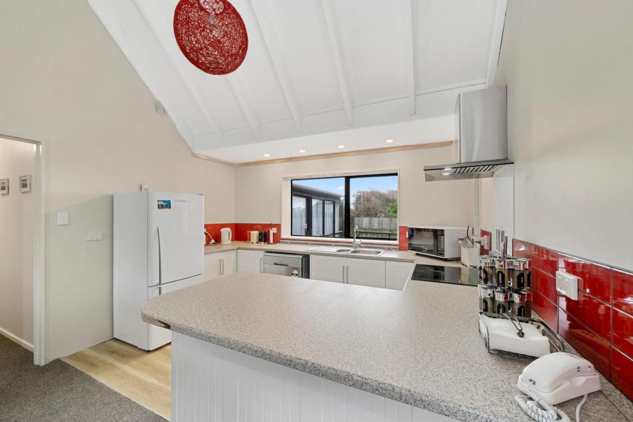 Wharerata - Otaki Beach Holiday Home 외부 사진