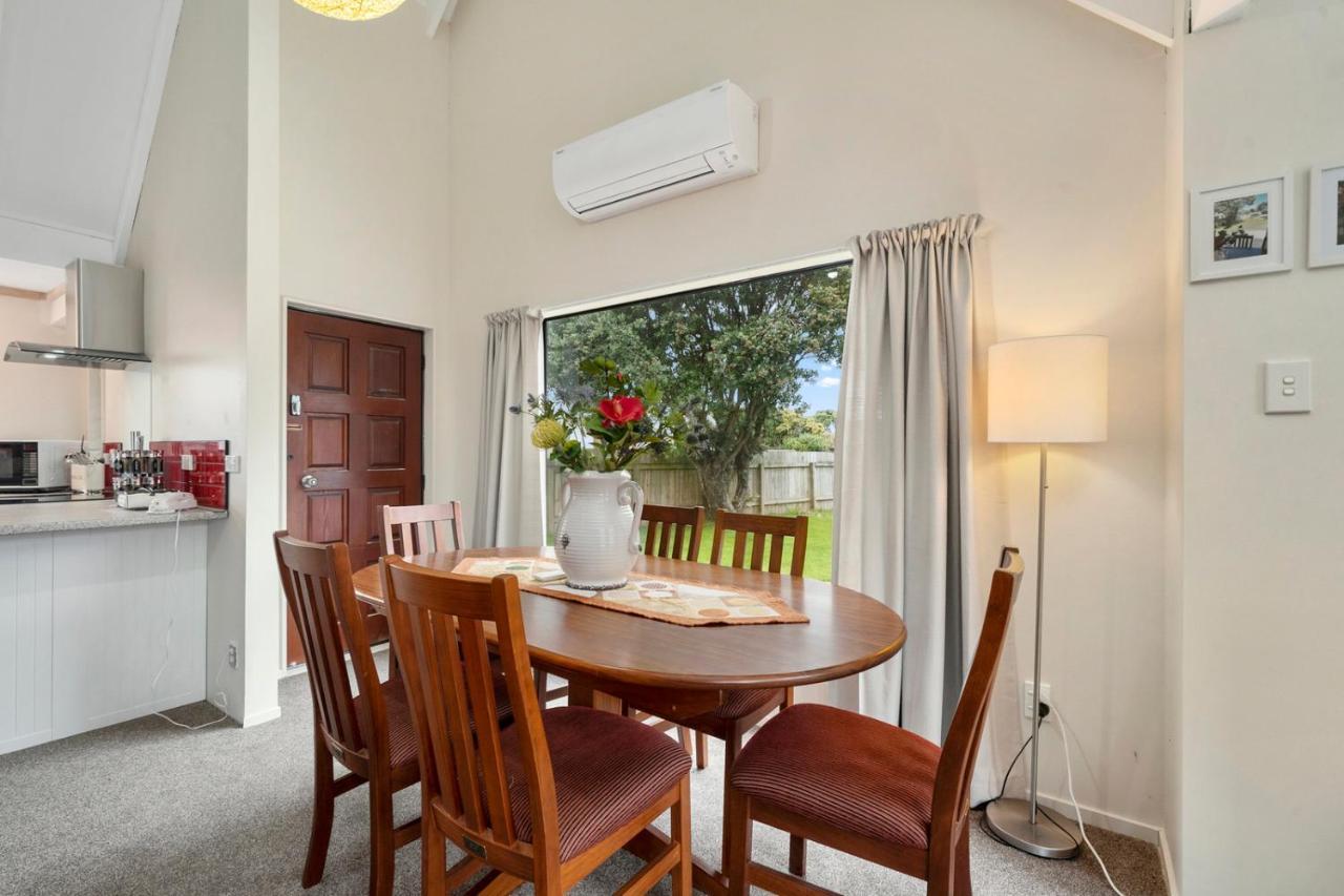 Wharerata - Otaki Beach Holiday Home 외부 사진