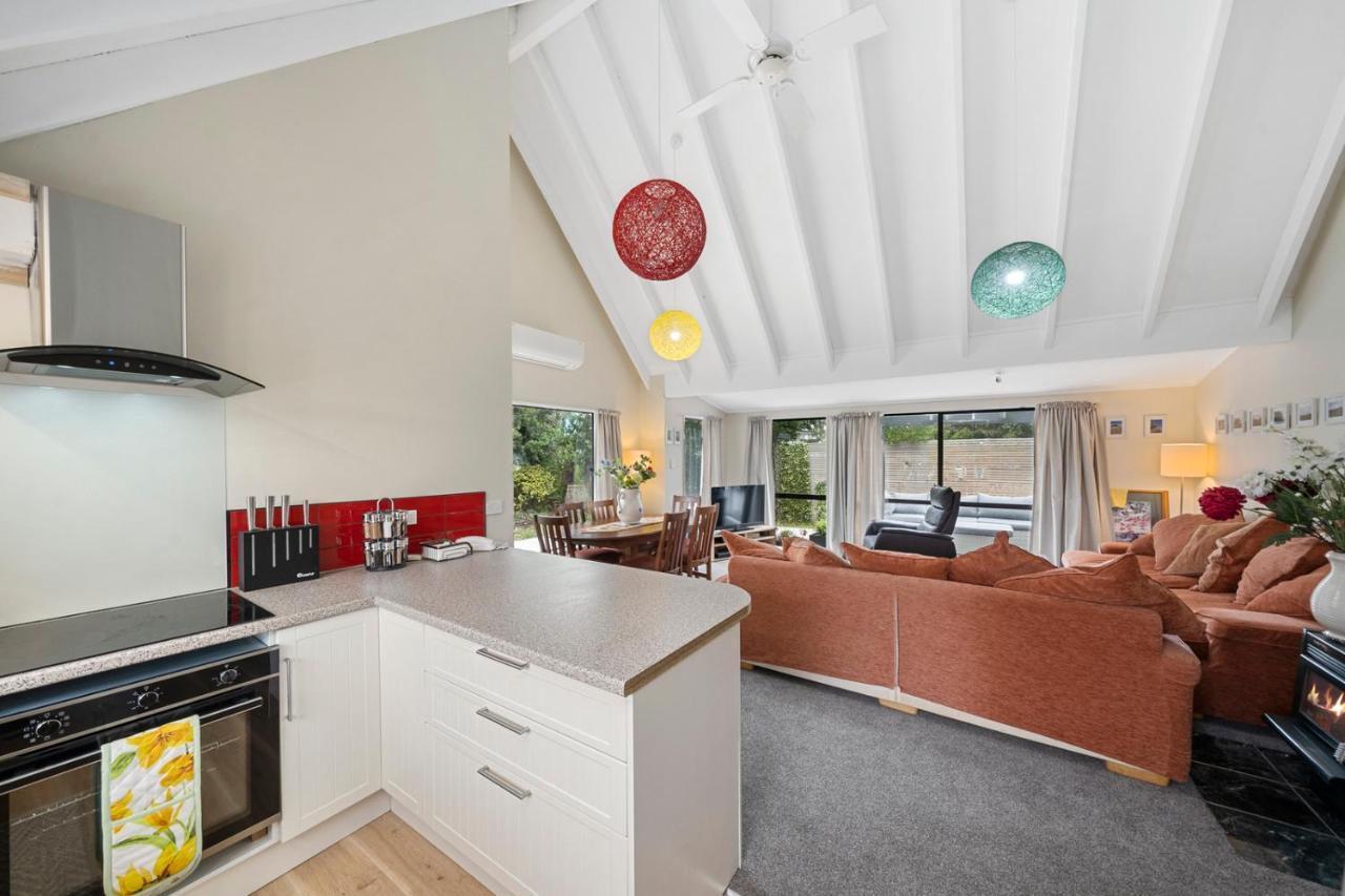 Wharerata - Otaki Beach Holiday Home 외부 사진